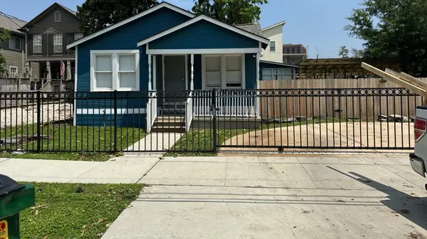 Houston Heights bungalow in 77008 with a new driftwood laminate roof
