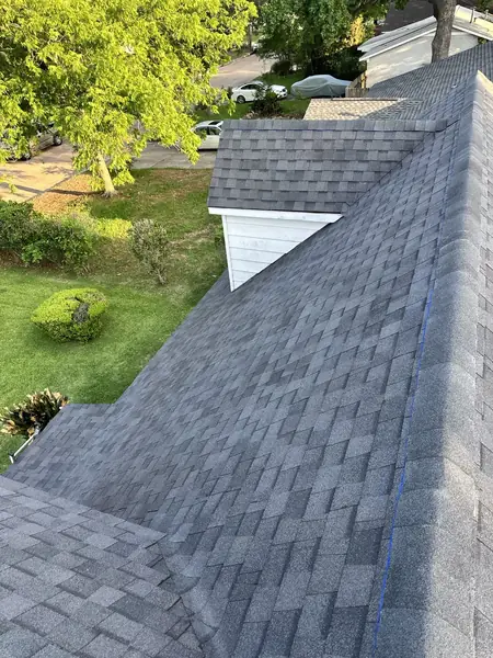 Driftwood laminate roof on a one-story Oak Forest home in Houston 77092