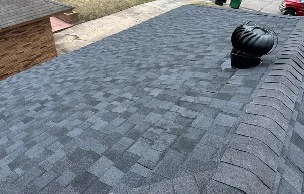 Charcoal laminate roof on a one-story brick home in Houston 77045