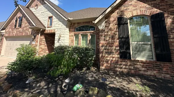 Front of the house showing the completed Heather Blend roof