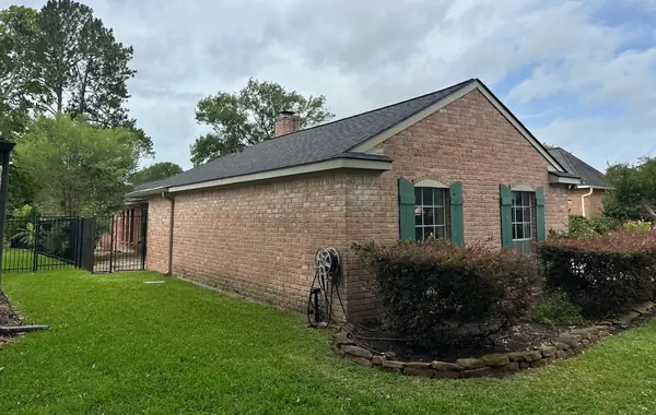 Garage side of a replaced roof in Quail Valley, Missouri City