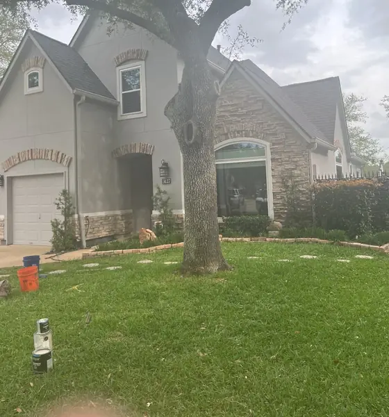 Two-story stucco home in Sugar Land 77479 with a hand-nailed charcoal roof