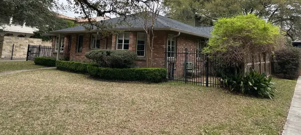 Gray laminate roof on a one-story Houston home in 77005