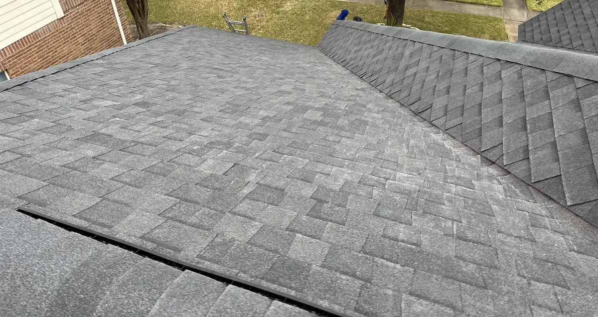 New laminate shingle roof with hip ridges on a Houston home in 77064