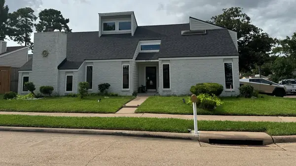 Driftwood laminate roof on a one-story Houston home in 77091