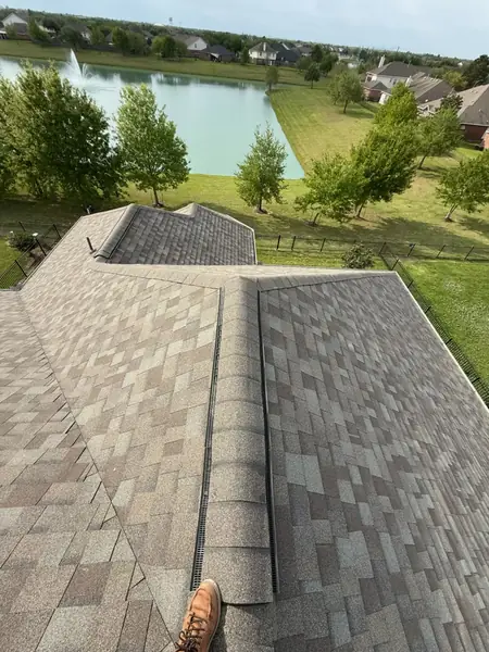 Driftwood laminate roof on a one-story Pearland home in 77581