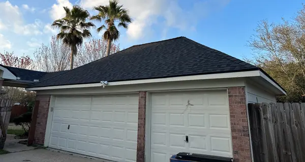 Garage roof with fresh shingles in League City