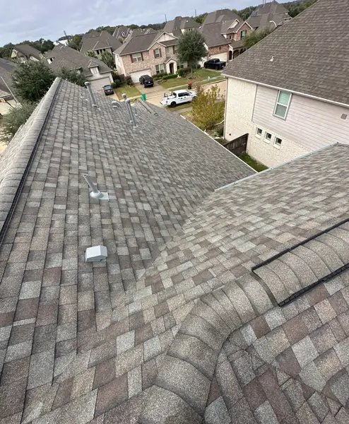 Ridge cap detail on a new Richmond roof