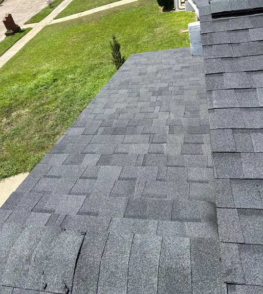 Garage wing with fresh shingles in Houston 77049