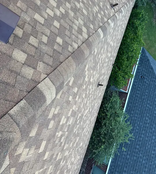 Ridge cap detail on a new laminate roof in Houston 77044